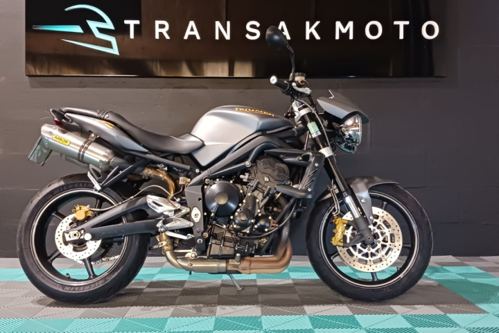 TRIUMPH STREET TRIPLE